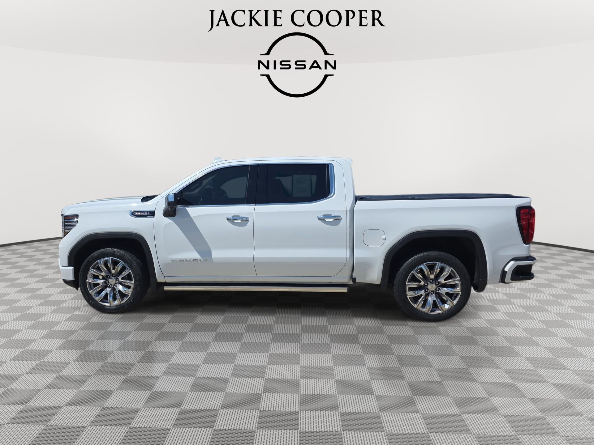Used 2024 GMC Sierra 1500 Denali w/ Denali Reserve Package AWD/4WD image 8