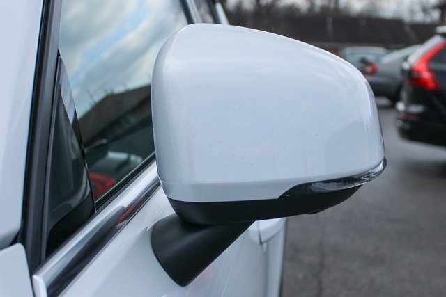 Used 2025 Volvo XC40 B5 Plus image 7