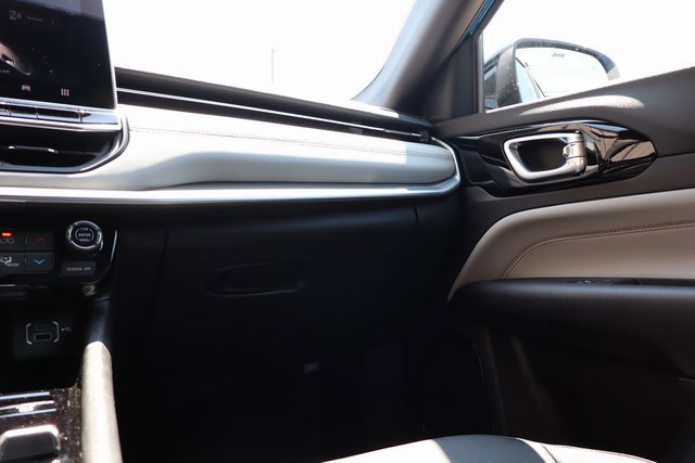 New 2025 Jeep Compass Limited image 39