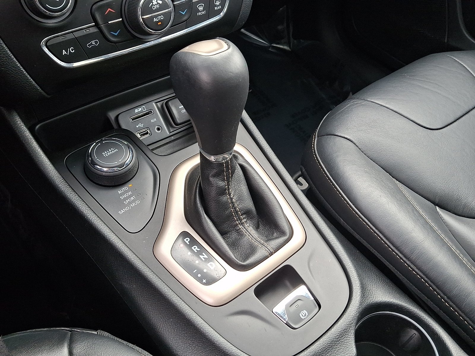 Used 2016 Jeep Cherokee Limited AWD/4WD image 15