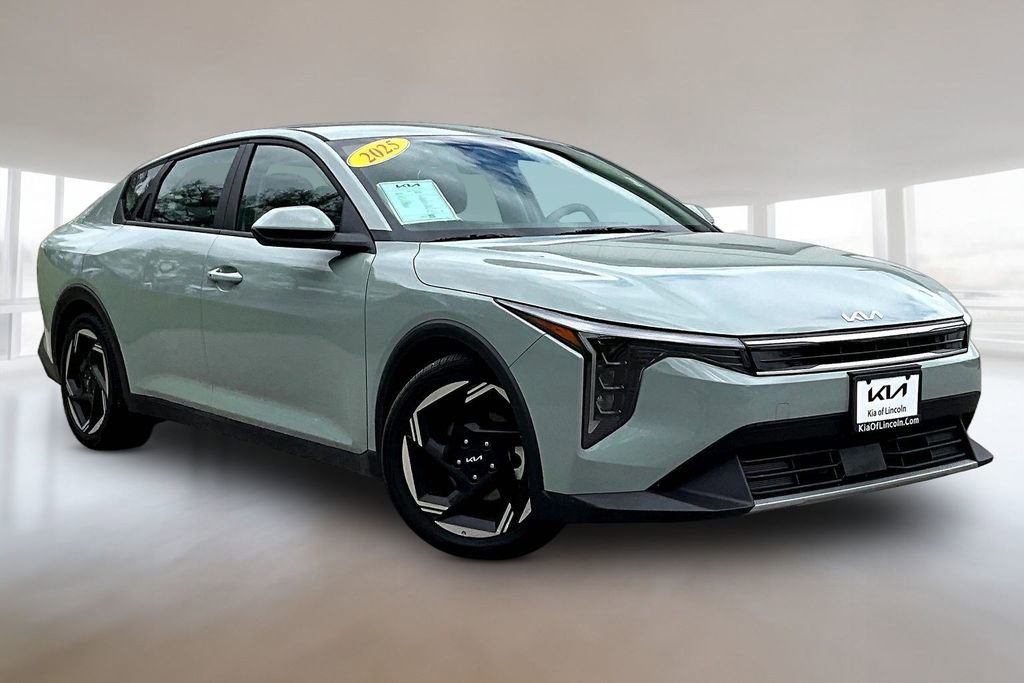 Certified 2025 Kia K4 EX FWD image 3