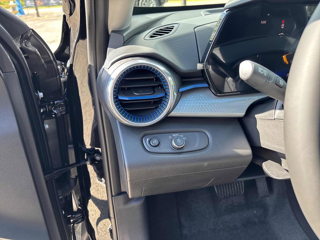 New 2026 Chevrolet Trax LT w/ Driver Confidence Package image 19