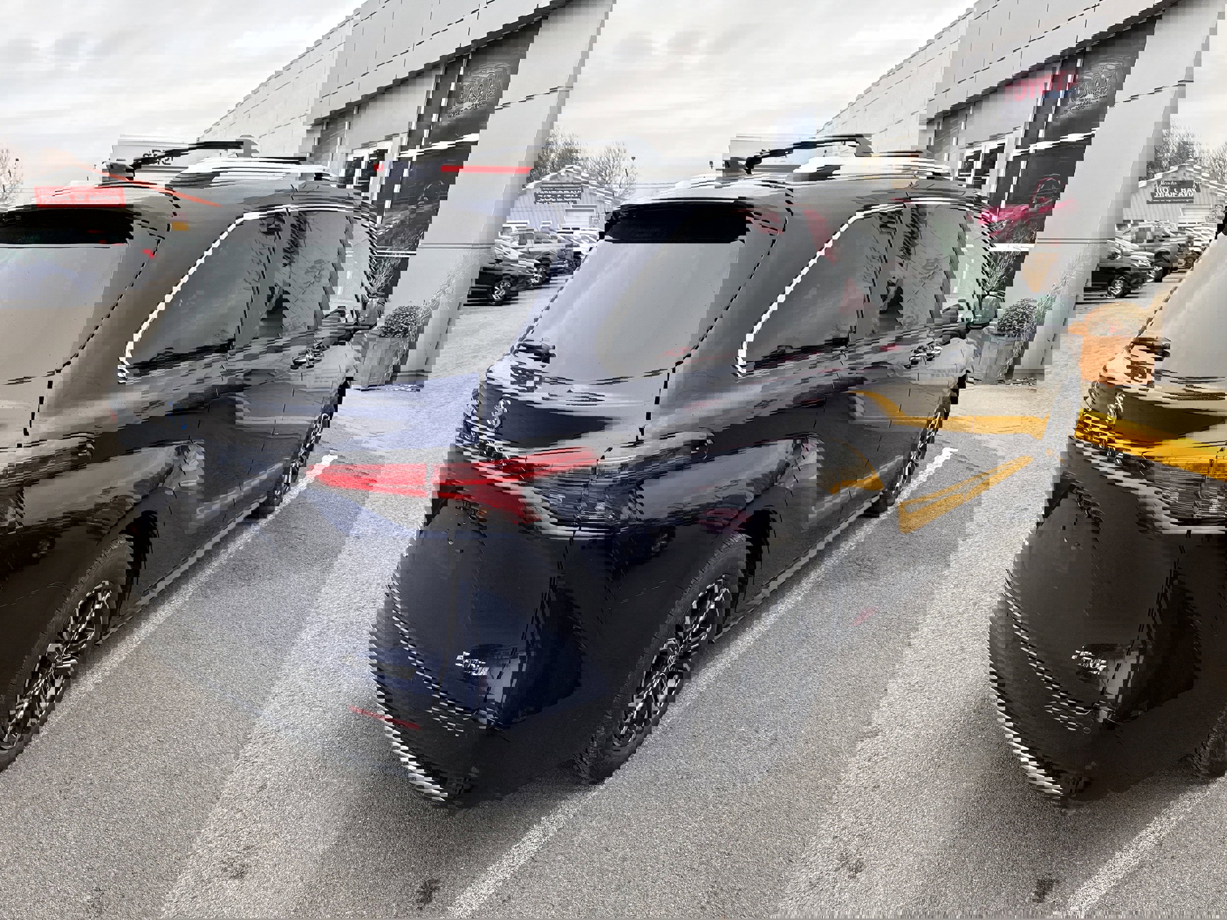 Used 2025 Toyota Sienna Platinum image 22