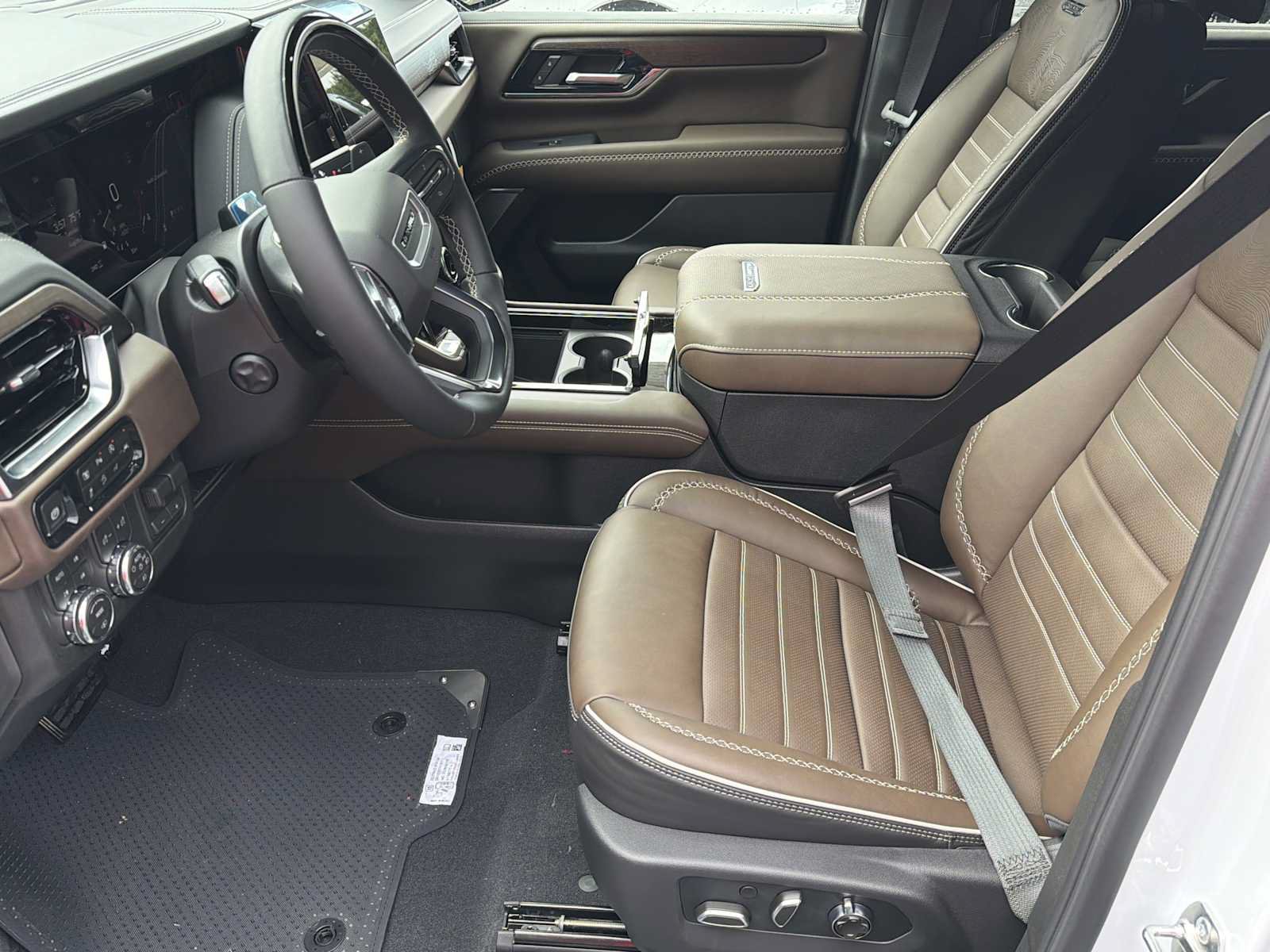New 2026 GMC Yukon Denali Ultimate AWD/4WD image 17