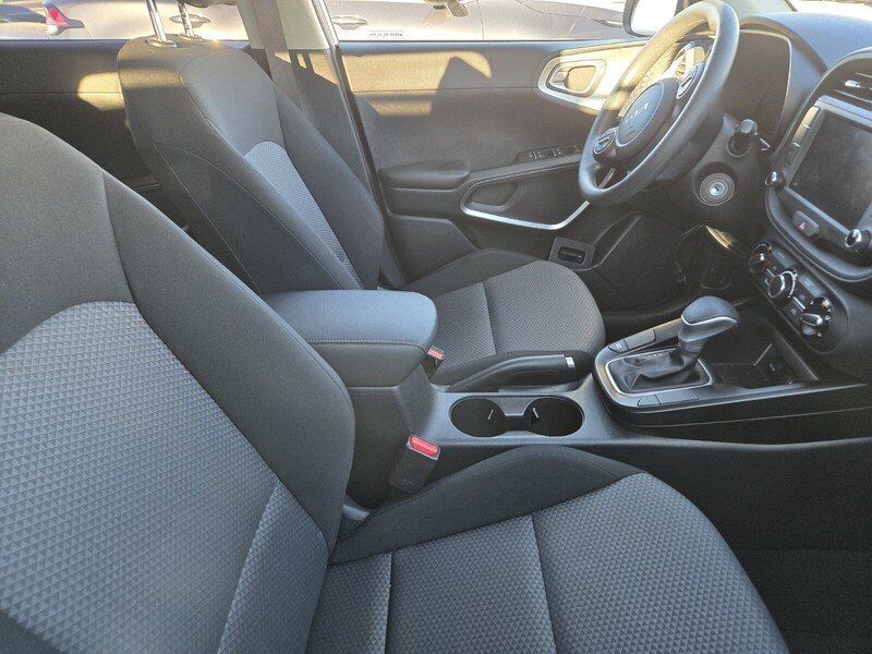 Certified 2025 Kia Soul LX w/ LX Technology Package FWD image 3