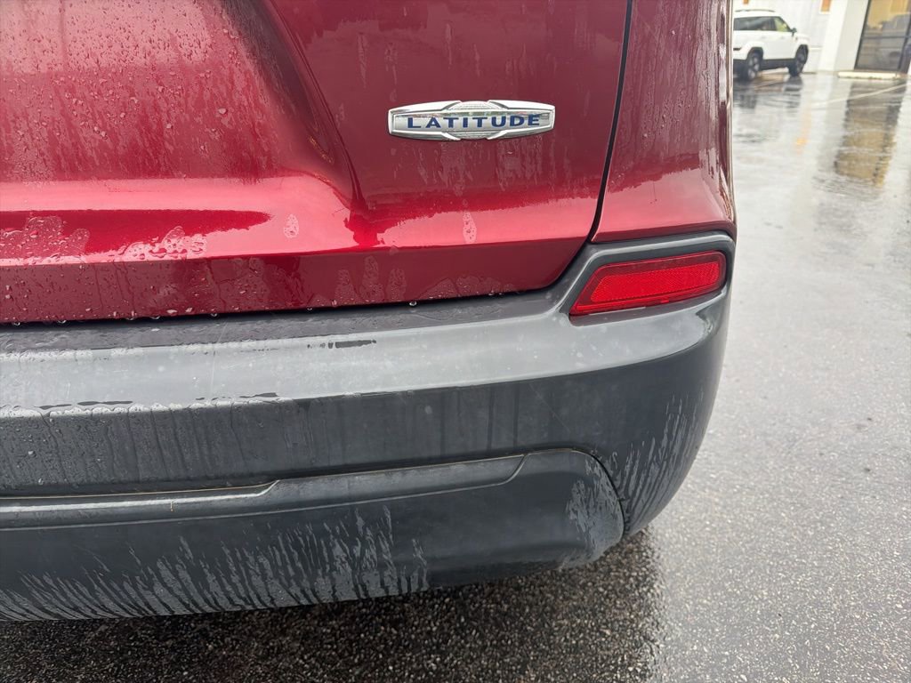 Used 2019 Jeep Cherokee Latitude w/ Popular Appearance Group AWD/4WD image 6