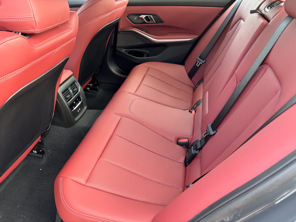 New 2026 BMW 330i xDrive Sedan w/ M Sport Package AWD/4WD image 30