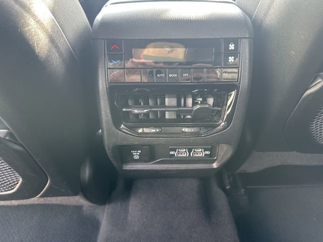 Used 2024 Jeep Grand Cherokee L Laredo image 25