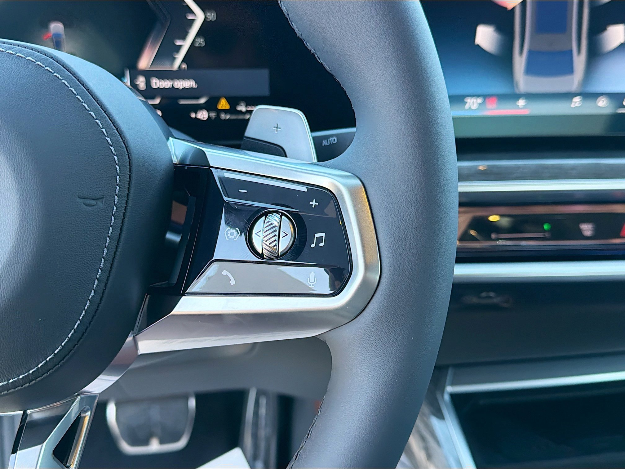 New 2026 BMW 750e xDrive w/ Executive Package image 38