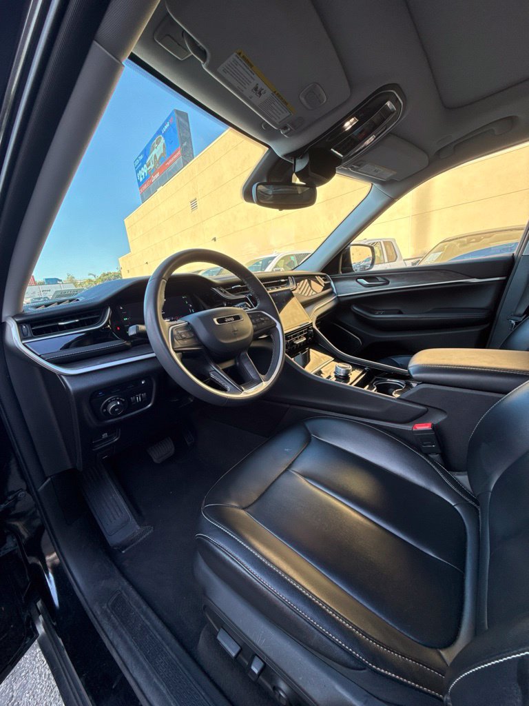 Used 2023 Jeep Grand Cherokee 4WD 4xe image 15