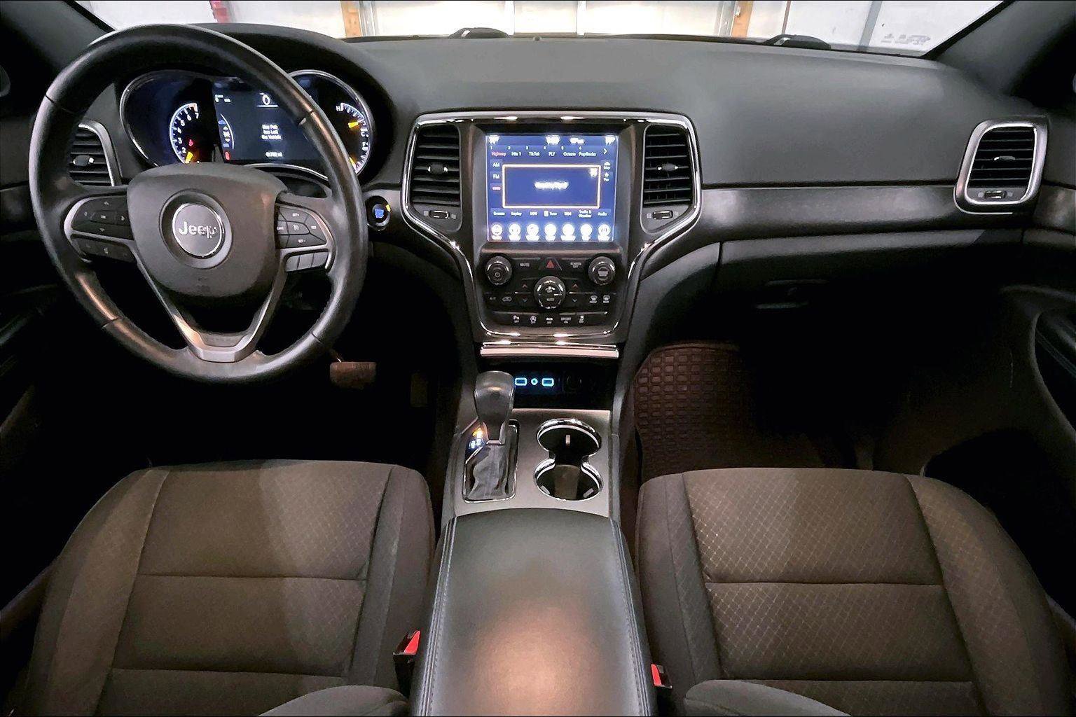 Used 2018 Jeep Grand Cherokee Laredo image 14