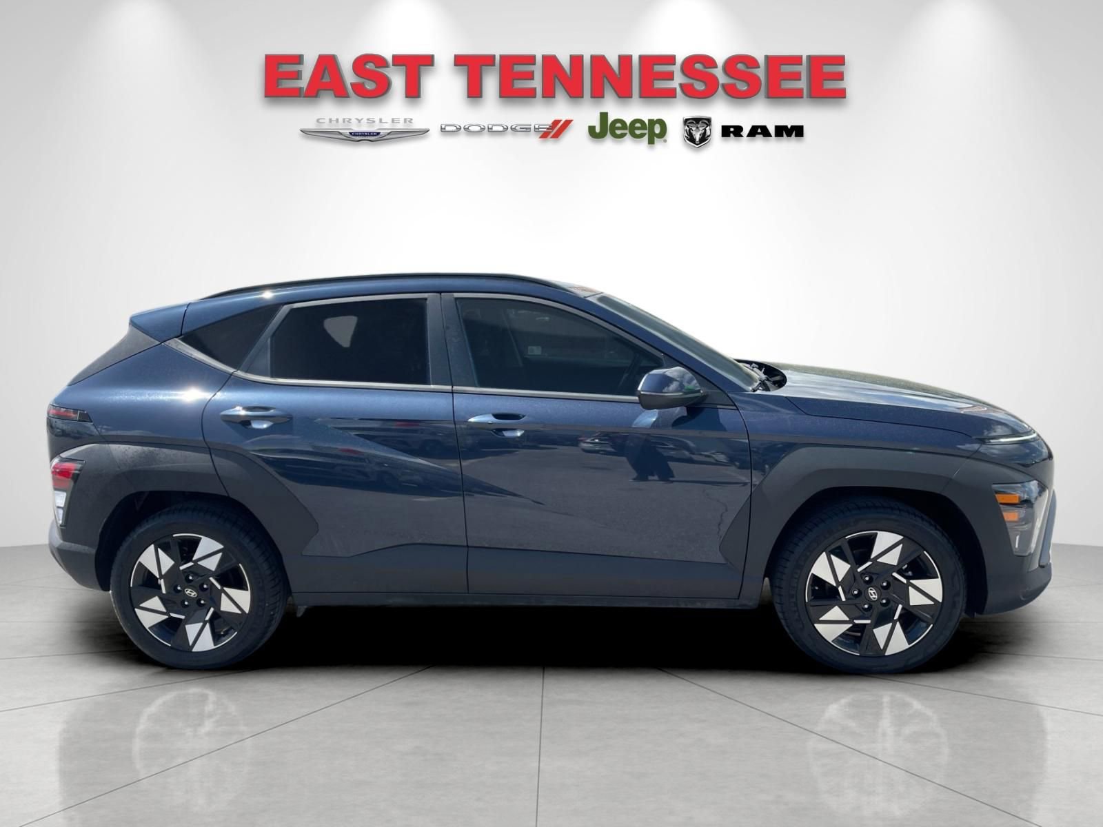 Used 2024 Hyundai Kona SEL image 2