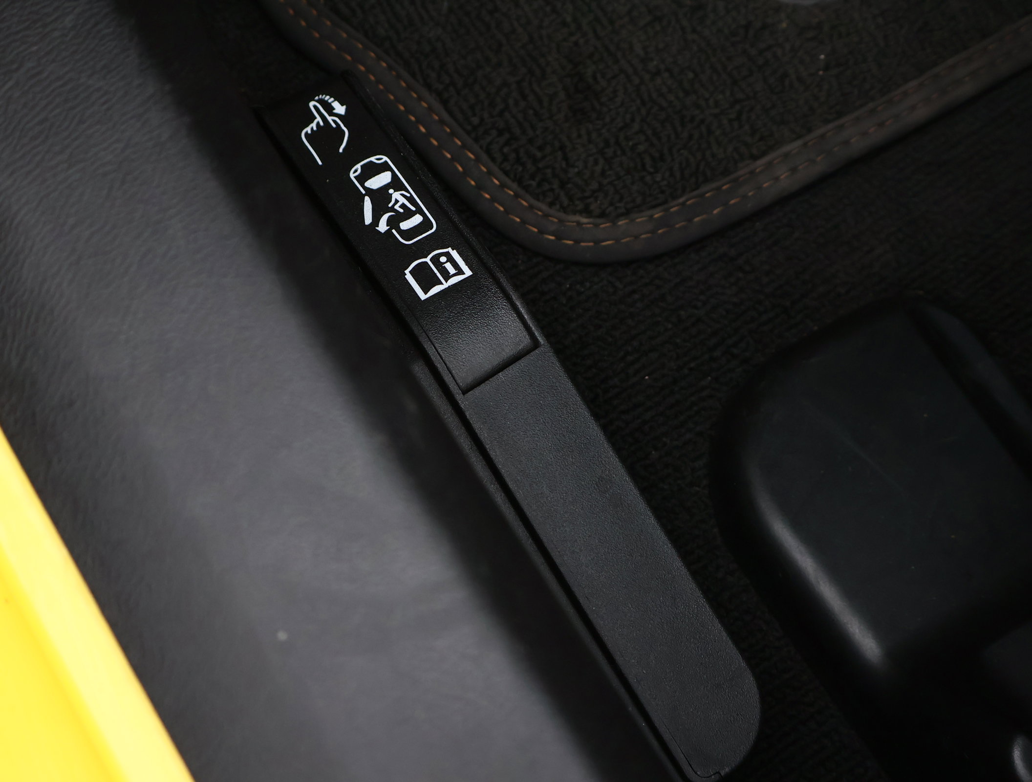 Used 2019 Chevrolet Corvette Grand Sport RWD image 12