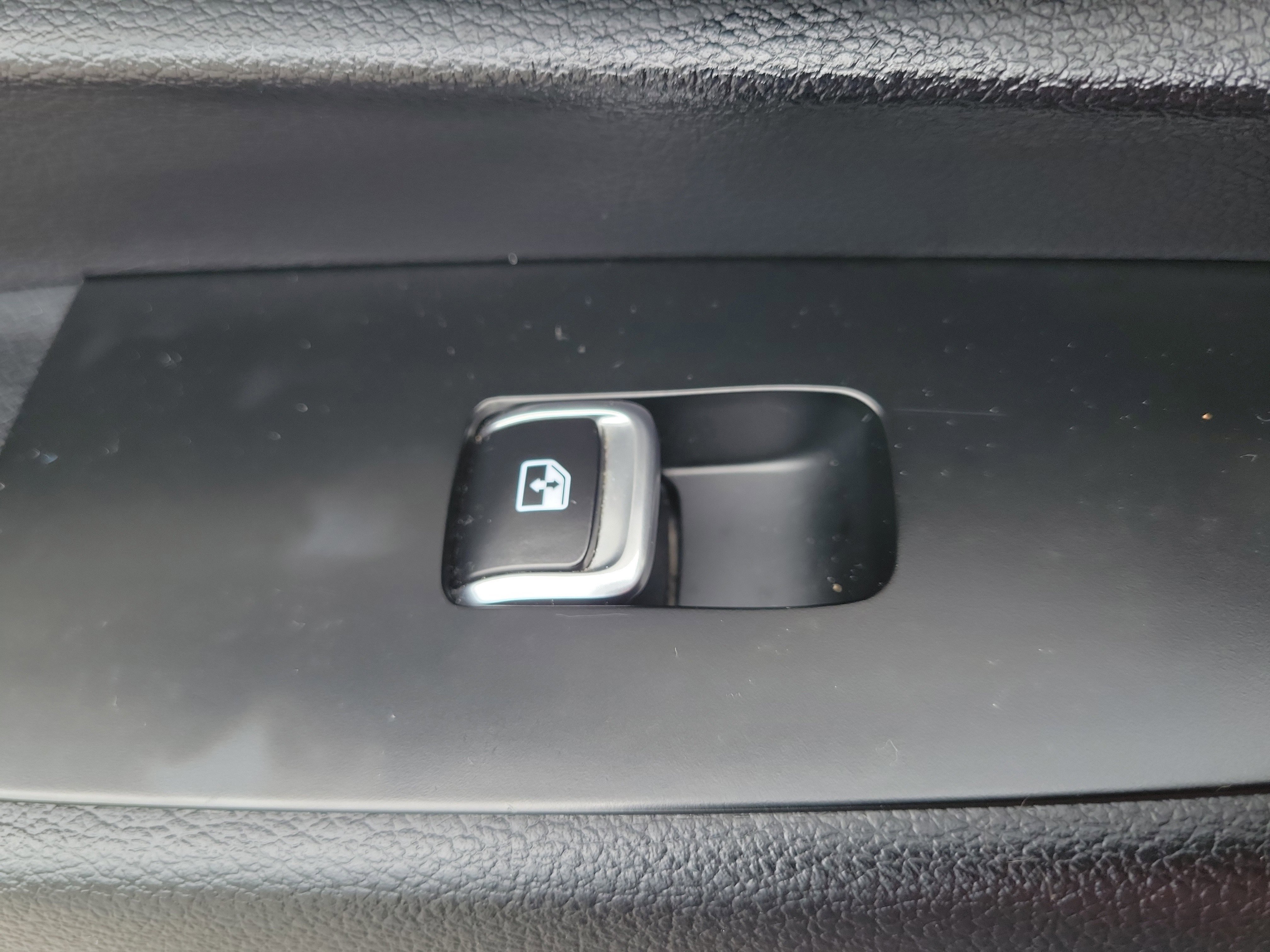 Used 2024 Kia Telluride S FWD image 14