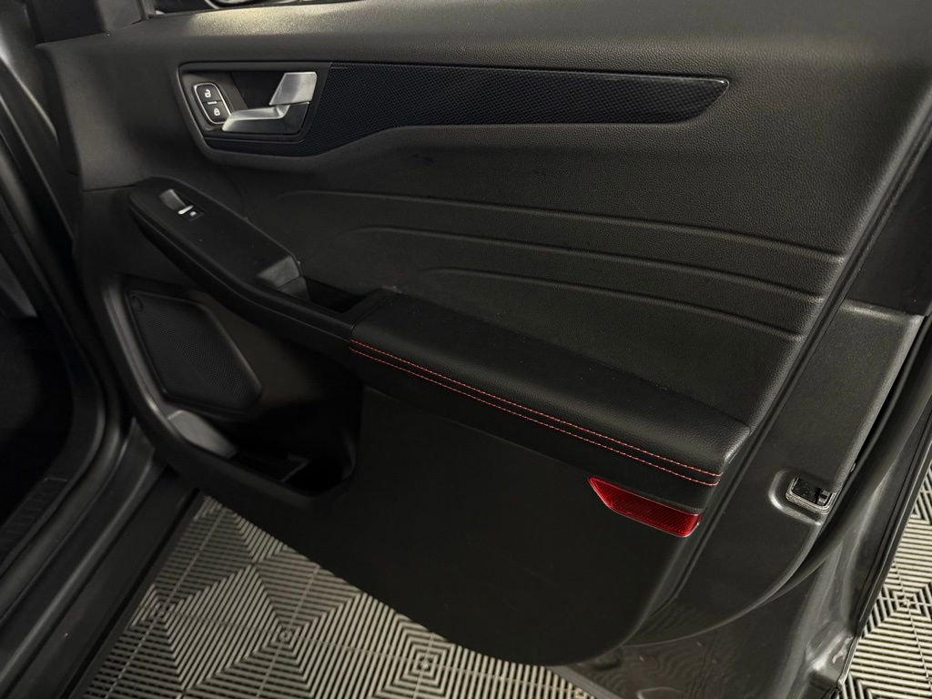Used 2025 Ford Escape ST-Line image 31