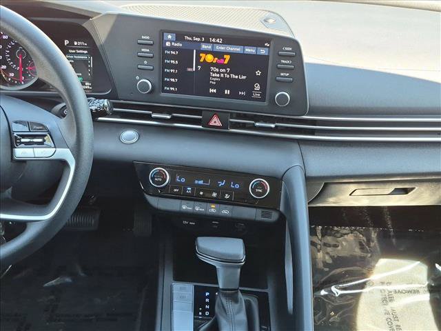 Used 2023 Hyundai Elantra SEL FWD image 14