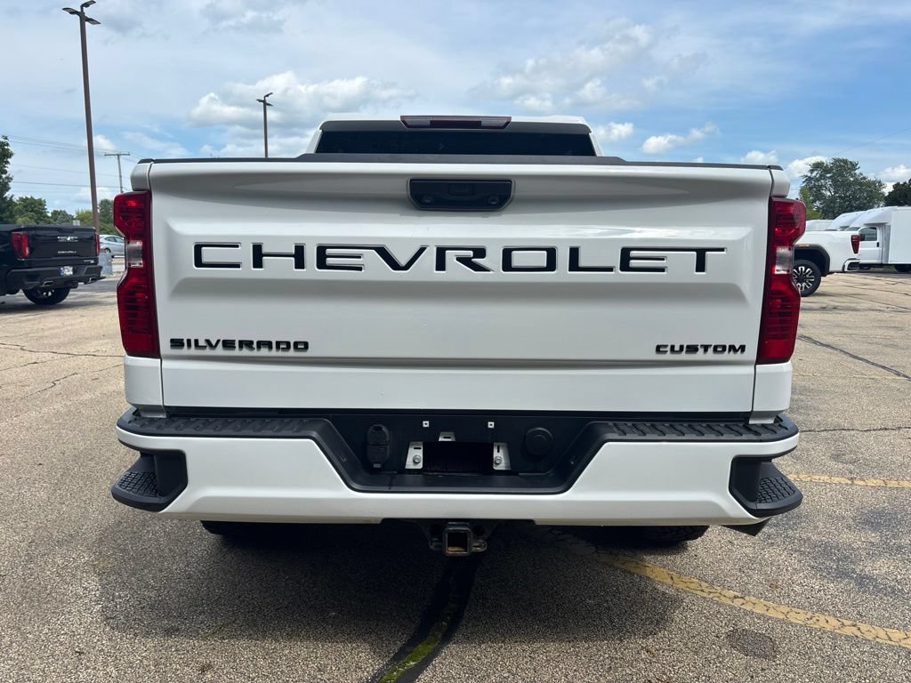 Used 2024 Chevrolet Silverado 1500 Custom w/ Dark Appearance Package AWD/4WD image 5