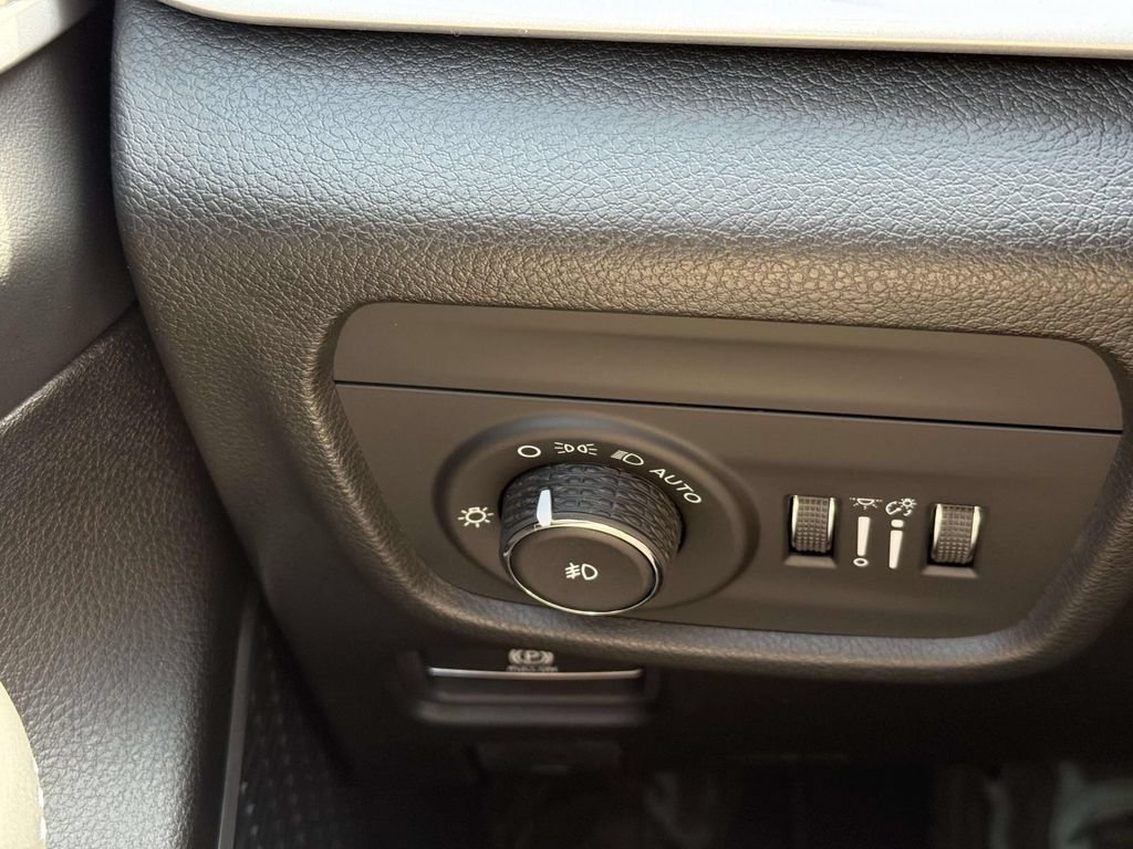 New 2027 Jeep Grand Cherokee Limited AWD/4WD image 27