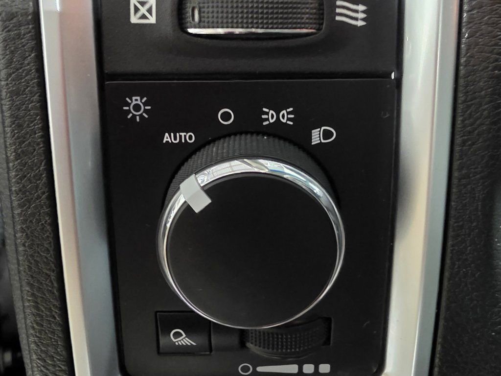 Used 2019 RAM 1500 Classic SLT image 37