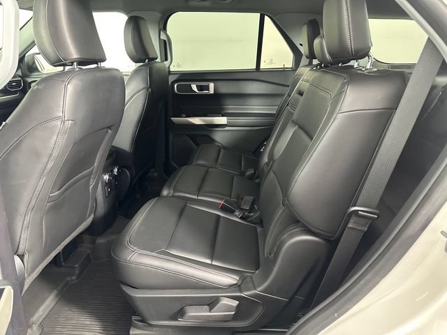 Used 2022 Ford Explorer XLT w/ Equipment Group 202A AWD/4WD image 14