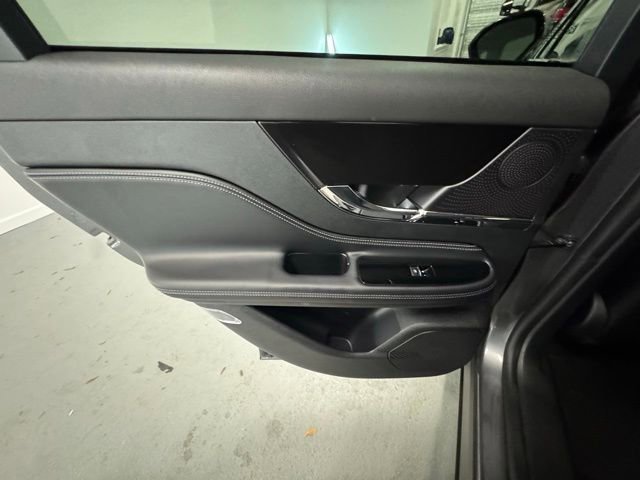 Used 2025 Lincoln Corsair Premiere image 10