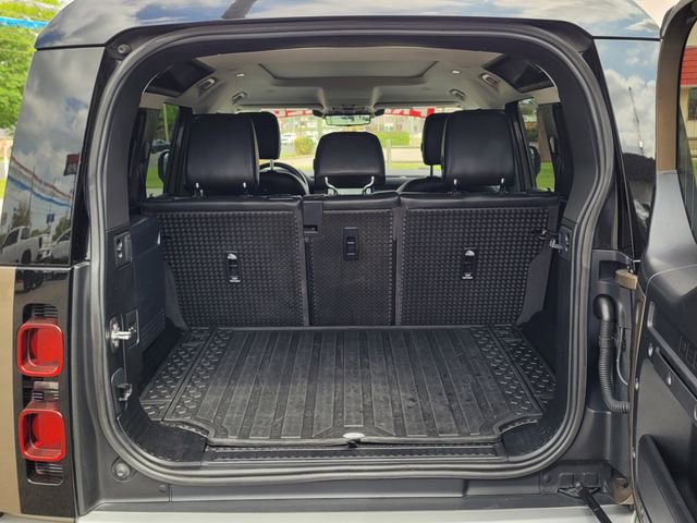 Used 2020 Land Rover Defender 110 SE image 9