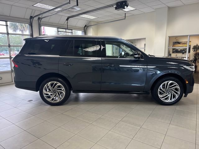 Used 2025 Lincoln Navigator Reserve AWD/4WD image 7
