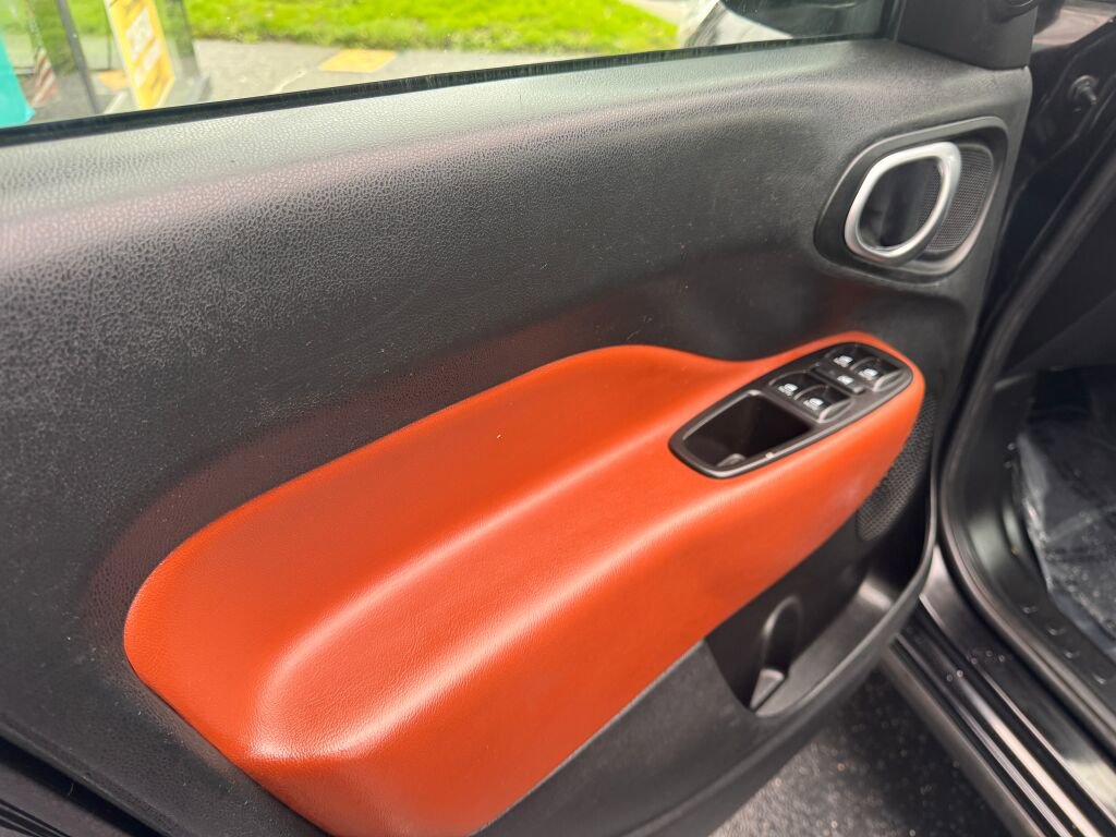 Used 2014 FIAT 500L Trekking FWD image 12