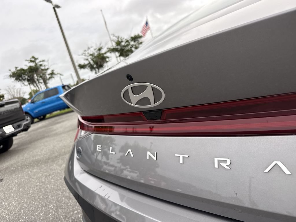 Used 2024 Hyundai Elantra Blue FWD image 6
