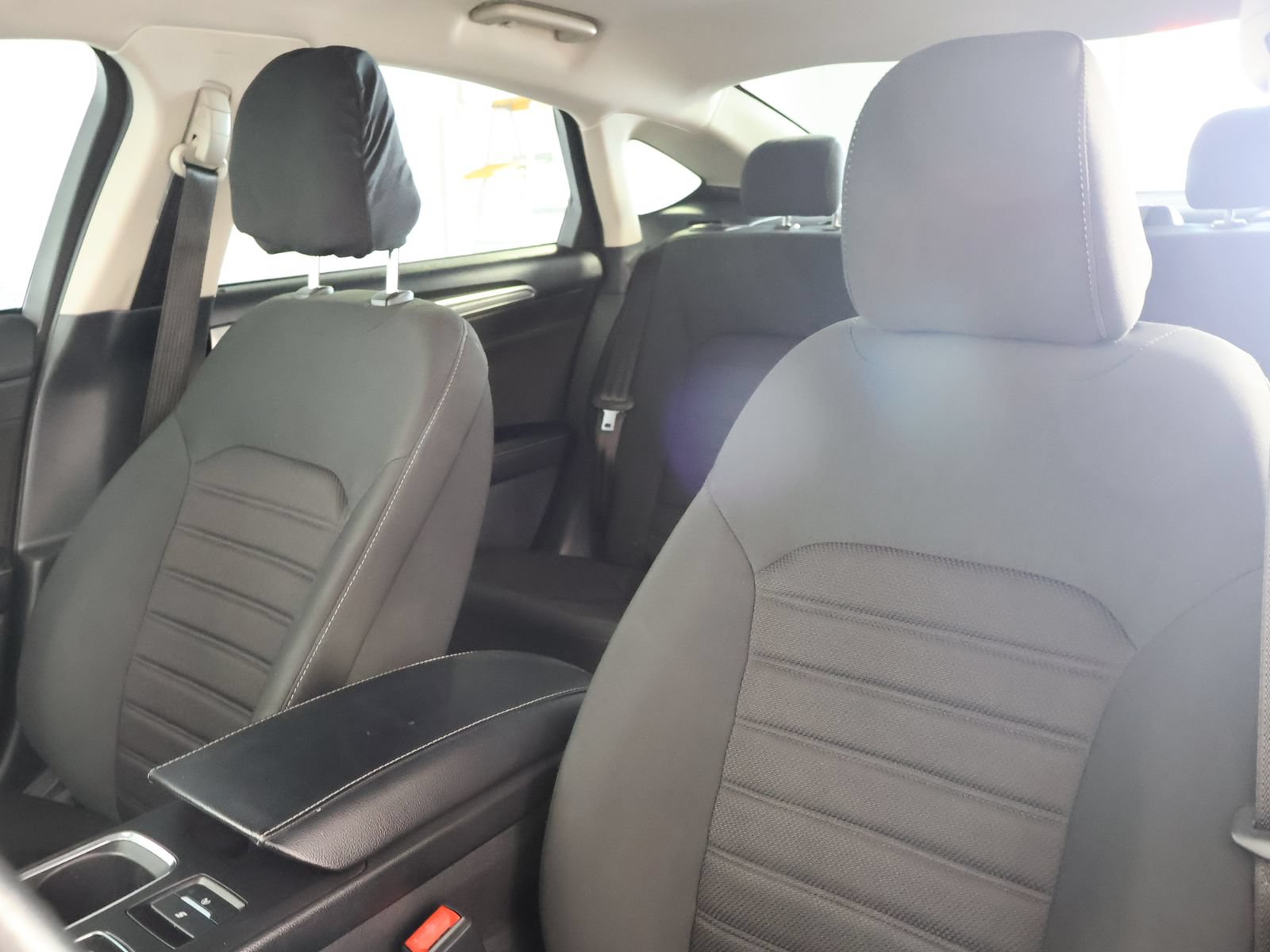 Used 2020 Ford Fusion SE FWD image 24