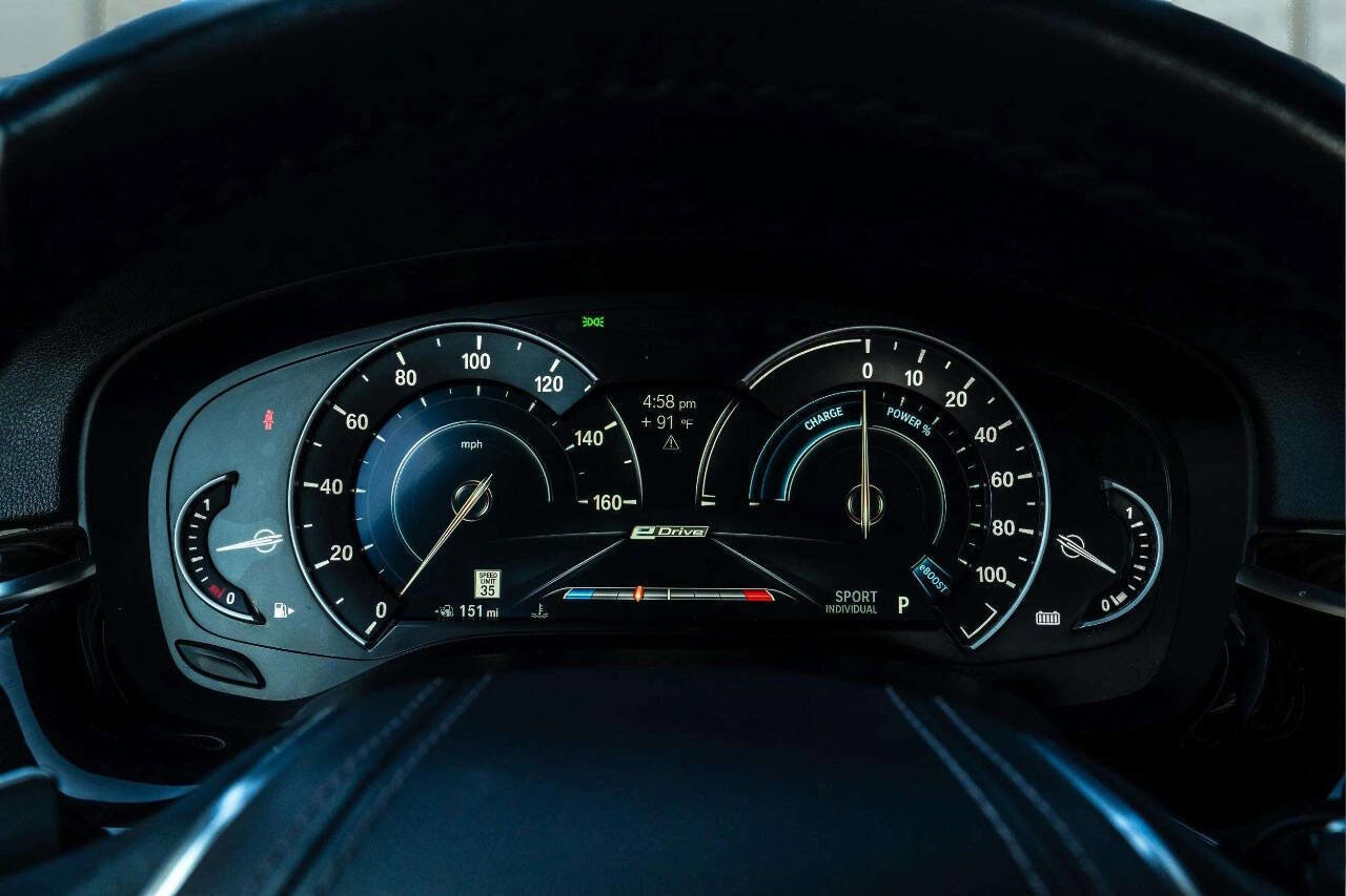 Used 2019 BMW 530e xDrive w/ Convenience Package image 15