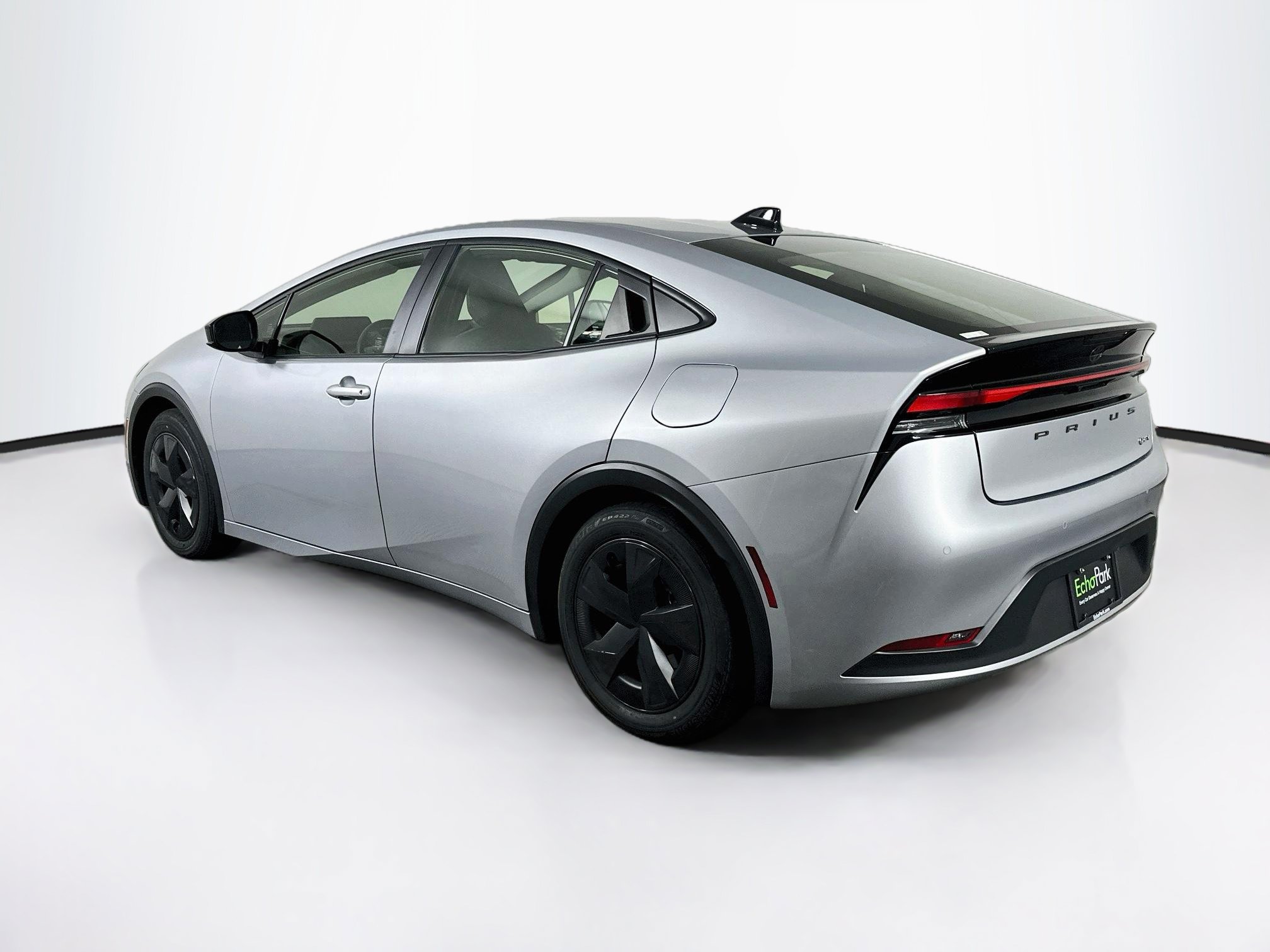 Used 2026 Toyota Prius LE FWD image 5