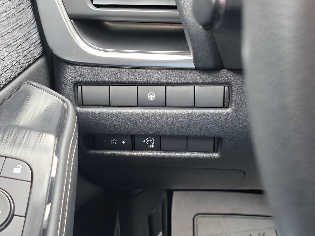 Used 2023 Nissan Rogue SV AWD/4WD image 22