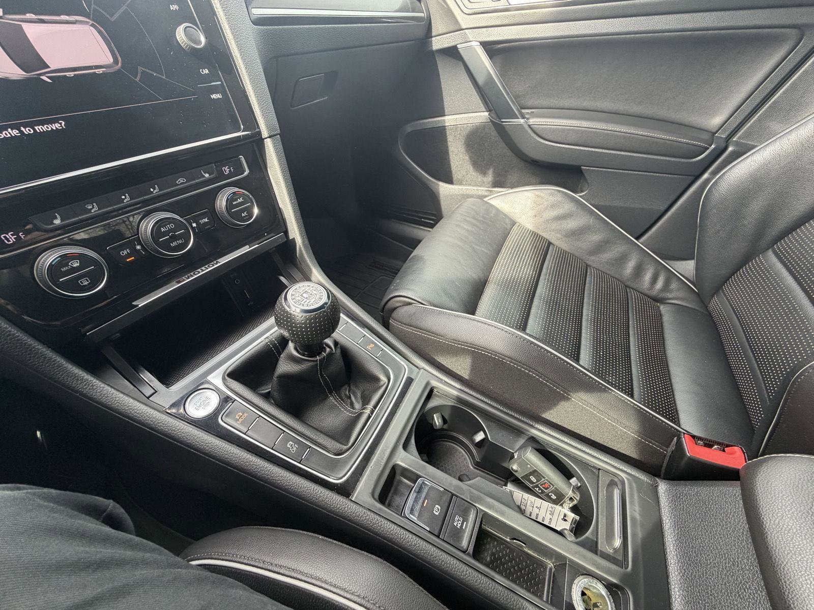 Used 2018 Volkswagen Golf R 4-Door image 23