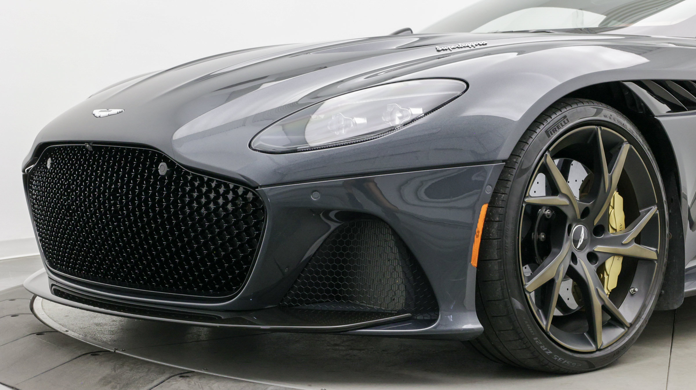 Used 2019 Aston Martin DBS Superleggera RWD image 8