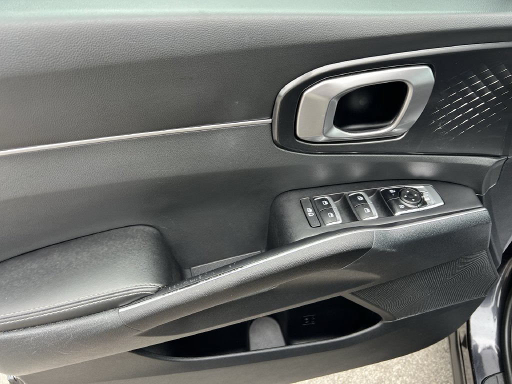 Used 2025 Kia Sorento S FWD image 15
