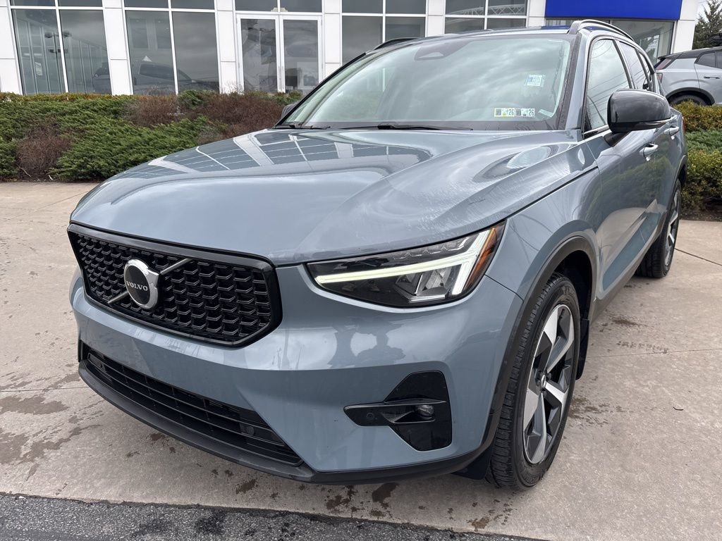 Certified 2023 Volvo XC40 B5 Plus w/ Protection Package Premier AWD/4WD image 2