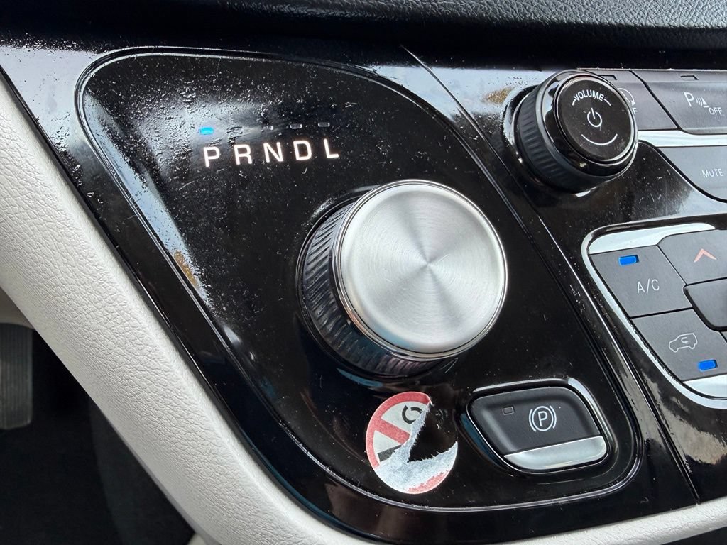 Used 2024 Chrysler Pacifica Touring-L FWD image 29