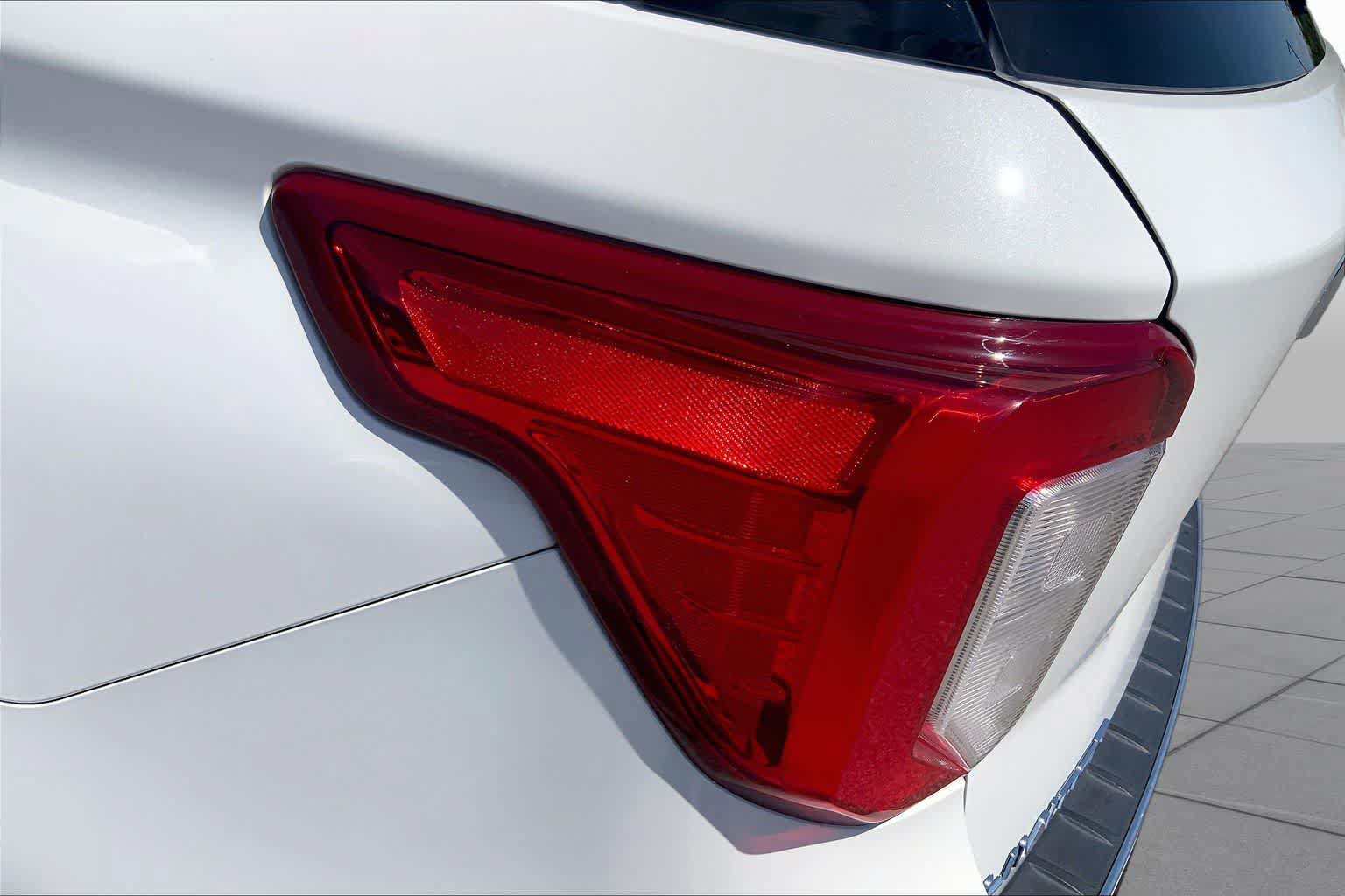 Used 2022 Ford Explorer Limited w/ Equipment Group 301A RWD image 29