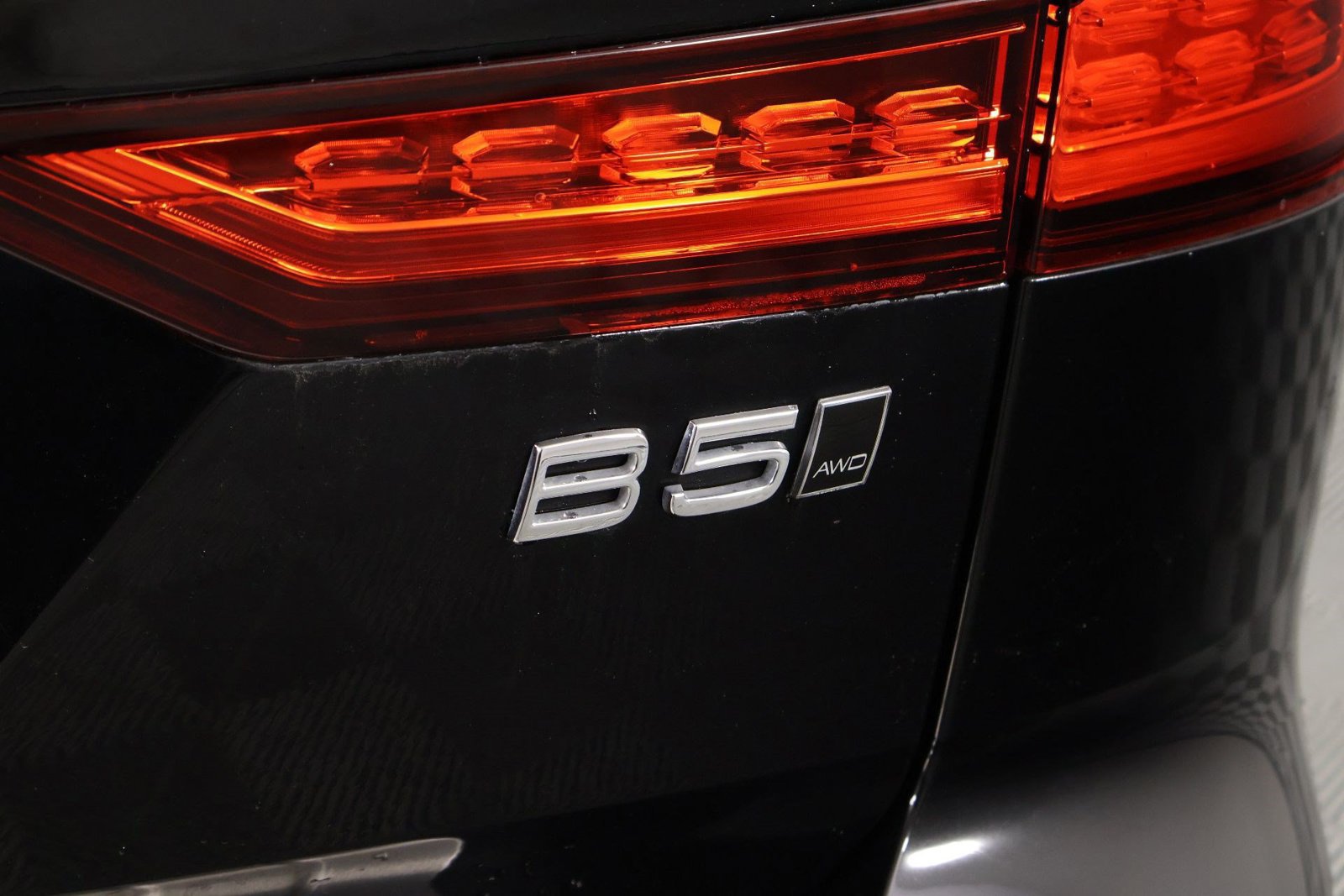 Certified 2024 Volvo V60 B5 Cross Country Ultimate w/ Protection Package Premier AWD/4WD image 20