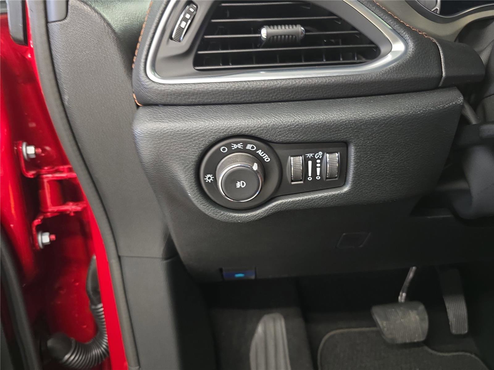 New 2026 Chrysler Pacifica Pinnacle image 26