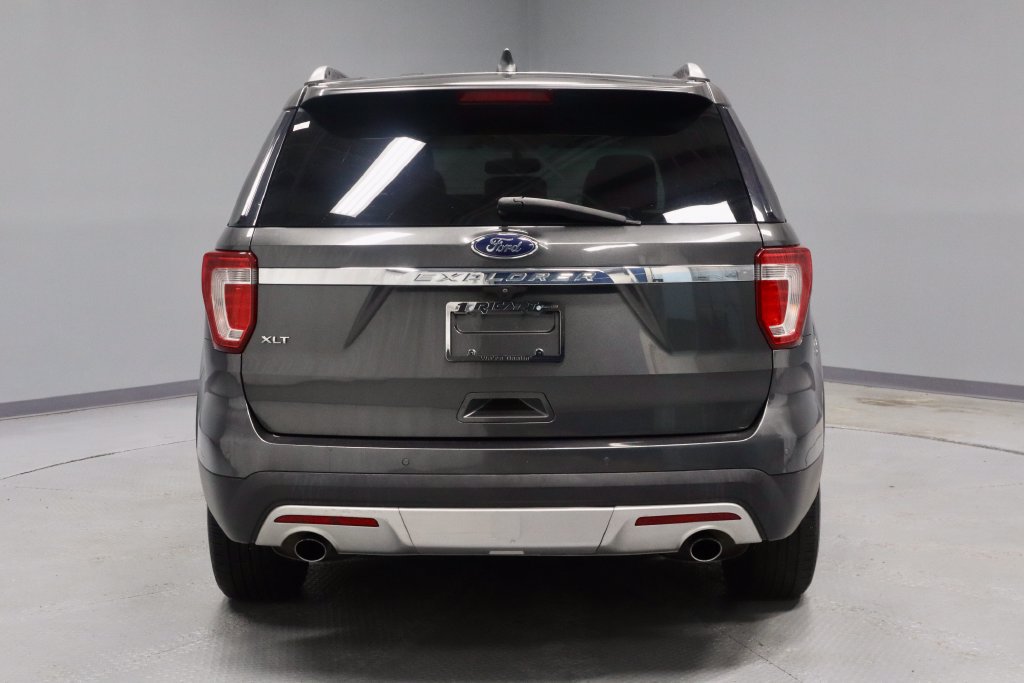 Used 2016 Ford Explorer XLT w/ Equipment Group 202A FWD image 11