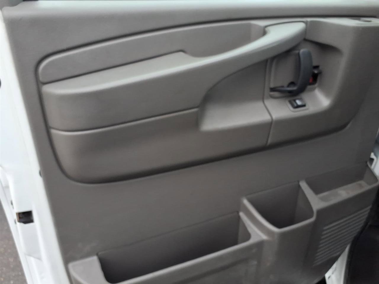 Used 2015 GMC Savana 2500 RWD image 12