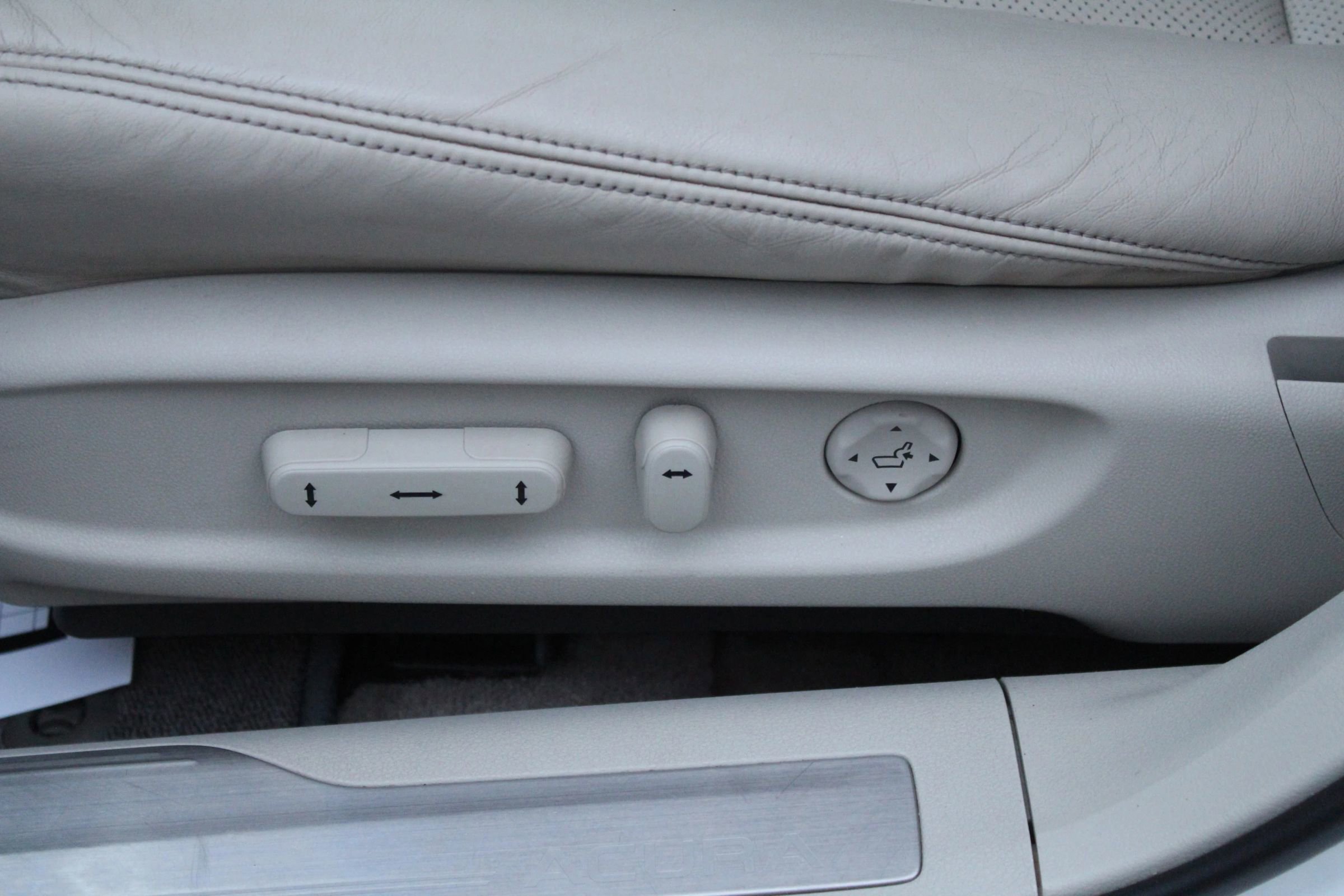 Used 2015 Acura RLX w/ Technology Package image 23