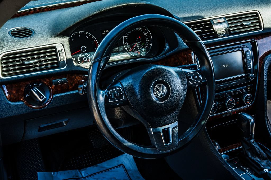 Used 2013 Volkswagen Passat 2.5 SEL Premium FWD image 23