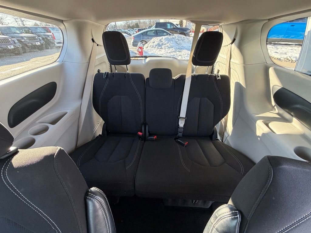 Certified 2022 Chrysler Voyager LX image 18