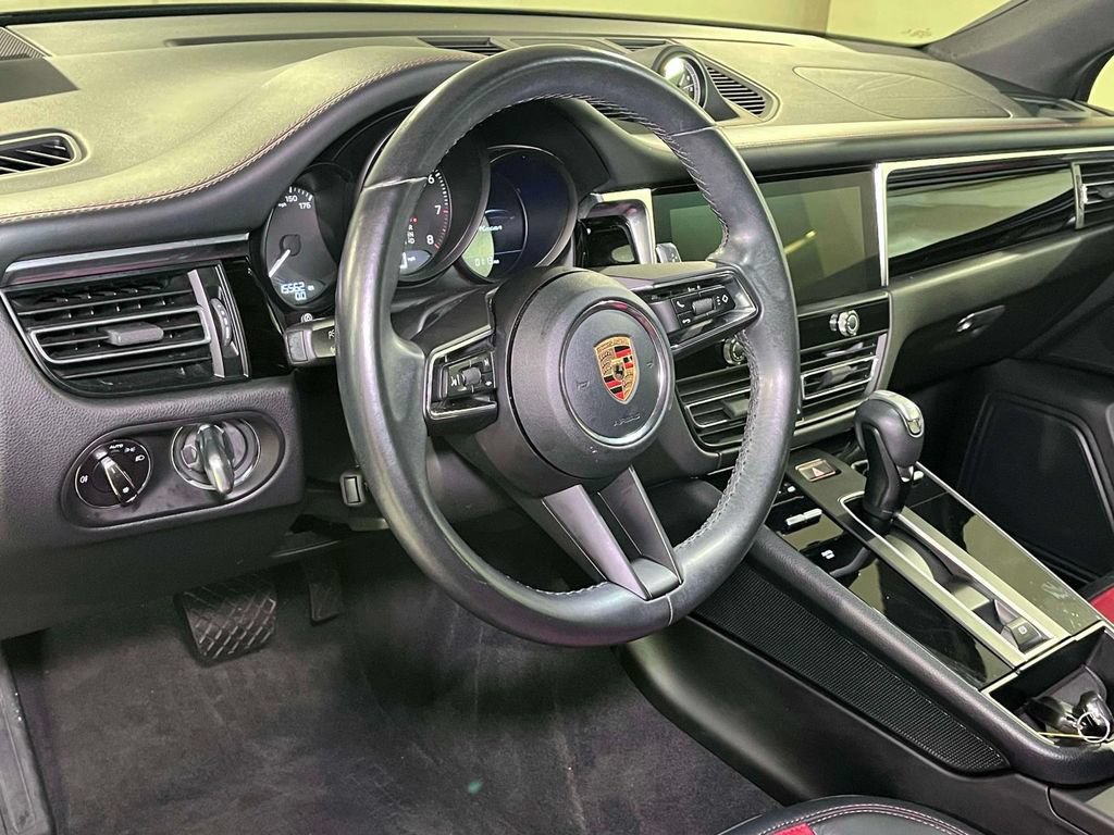 Certified 2023 Porsche Macan AWD/4WD image 4