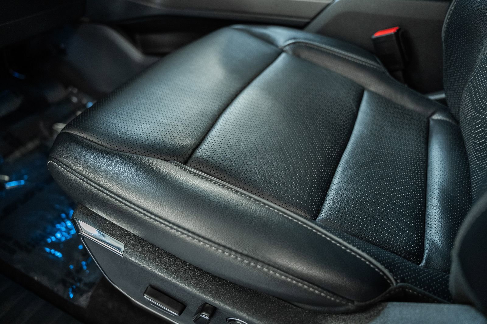 Certified 2024 Ford F150 Lariat w/ Equipment Group 502A High image 44