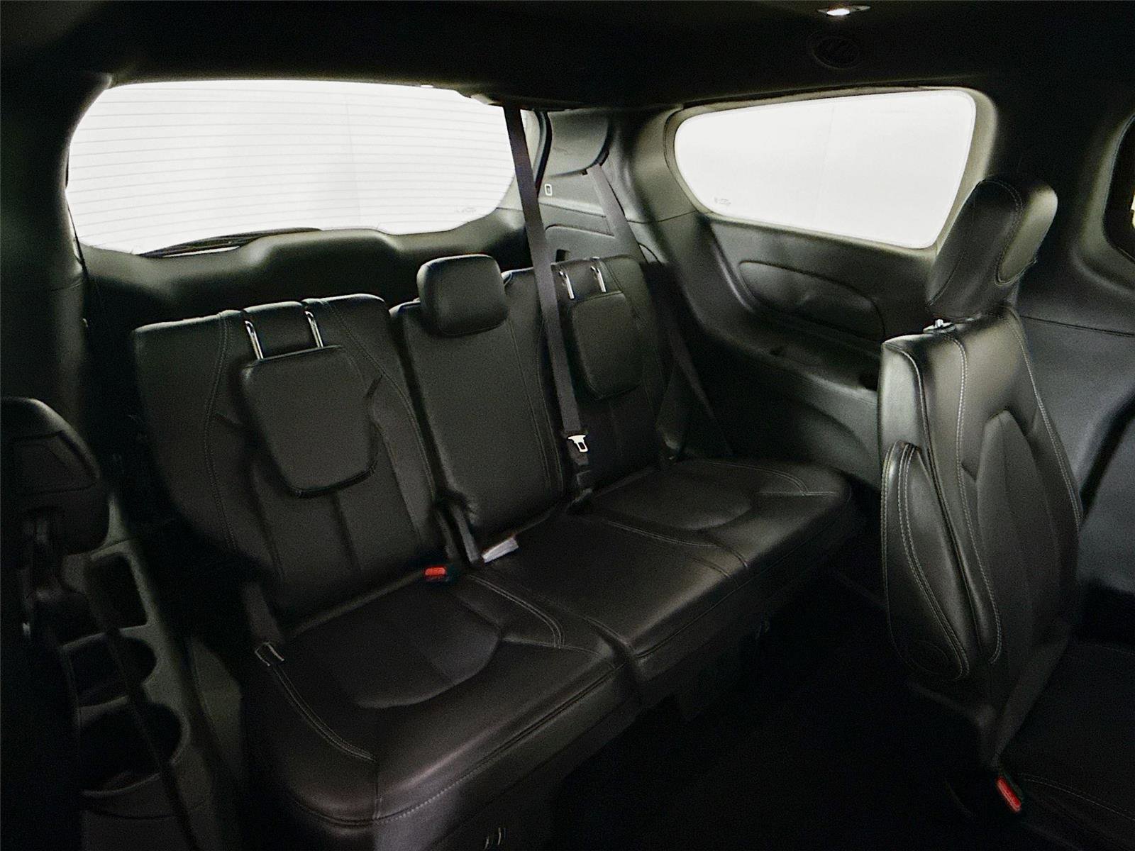 Used 2025 Chrysler Pacifica Select image 26