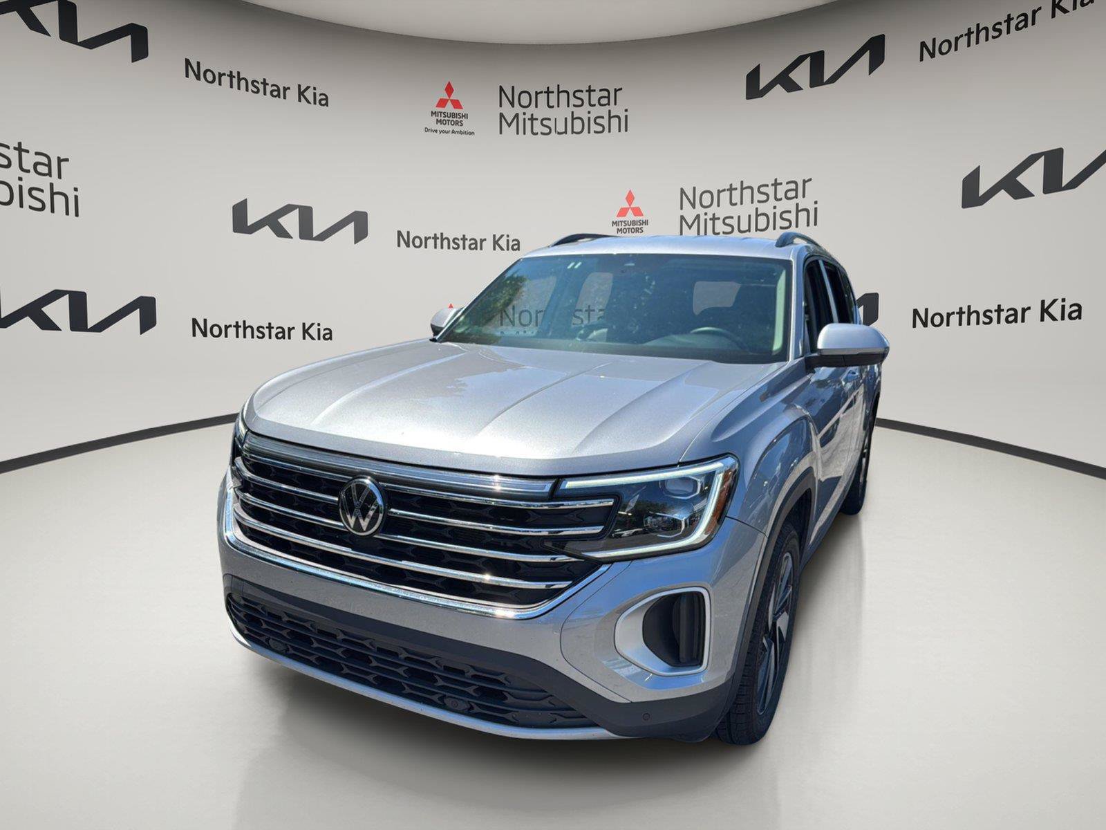 Used 2025 Volkswagen Atlas SE AWD/4WD image 10